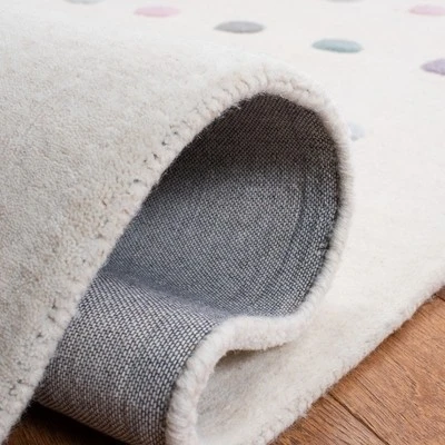 Safavieh Kids SFK805 Hand Loomed Area Rug - Safavieh 6 Safavieh Kids SFK805 Hand Loomed Area Rug - Safavieh - Image 4